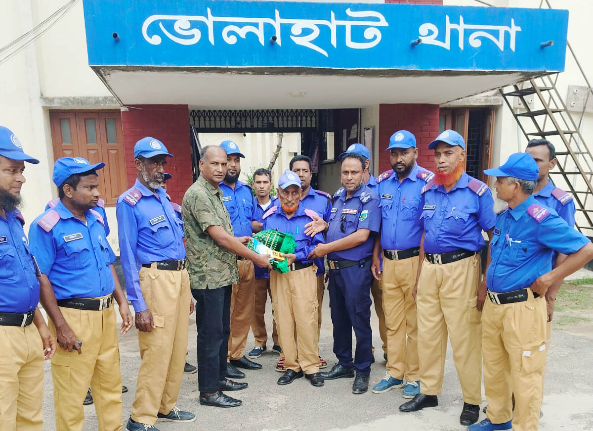 ভোলাহাটের অবসরপ্রাপ্ত   গ্রামপুলিশকে অবসরজনিত  বিদায় সংবর্ধনা