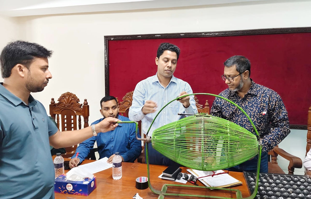 ভোলাহাটে লটারিতে নিয়োগ পেলেন  ৪০ মাটি কাটা নারী শ্রমিক