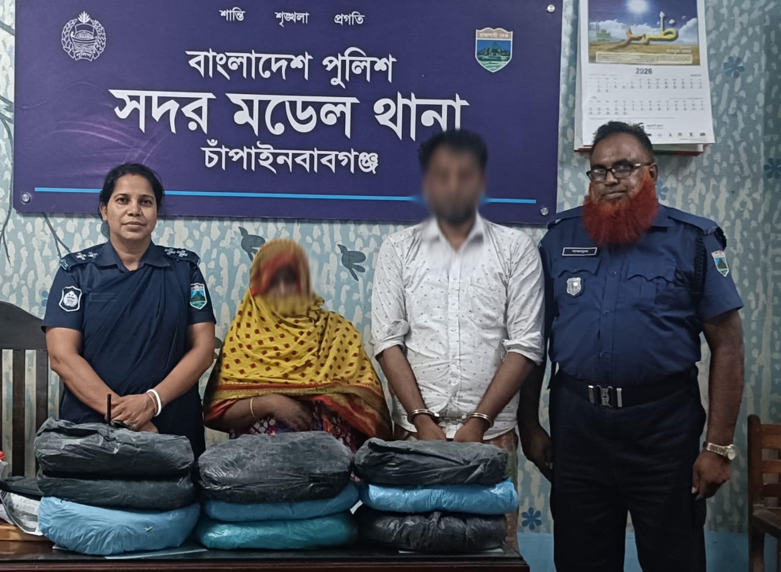 চাঁপাইনবাবগঞ্জে পুলিশের অভিযানে ৯ কেজি গাঁজাসহ দুজন গ্রেপ্তার