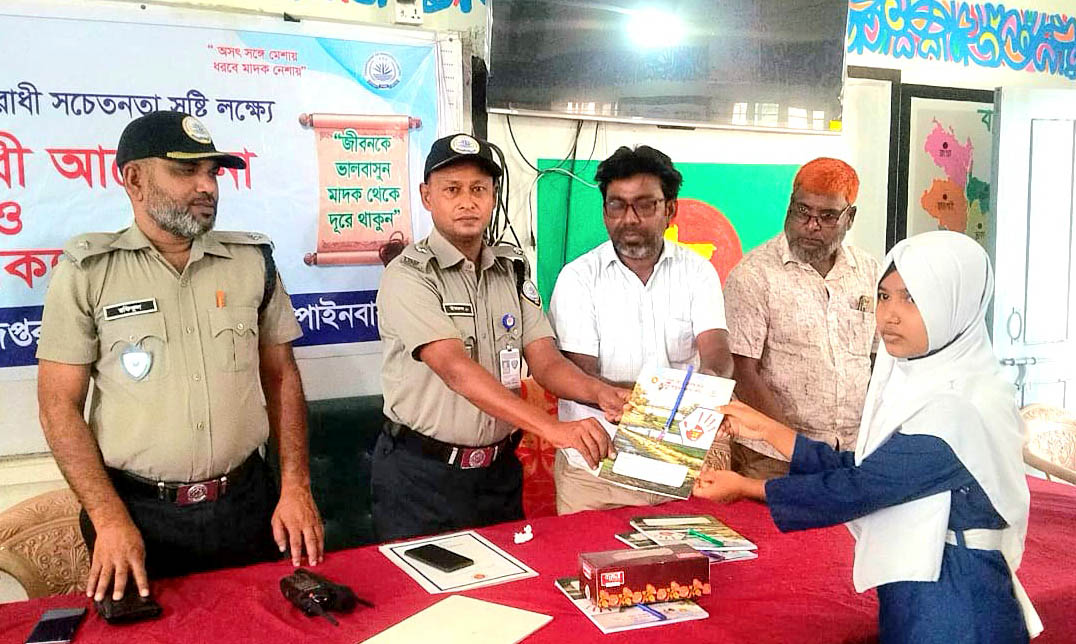 গোমস্তাপুরে শিক্ষার্থীদের মাদকবিরোধী আলোচনা ও শপথ পাঠ