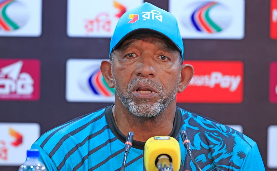 লজ্জাজনক হারের পরেও দল নিয়ে আত্মবিশ্বাসী সিমন্স